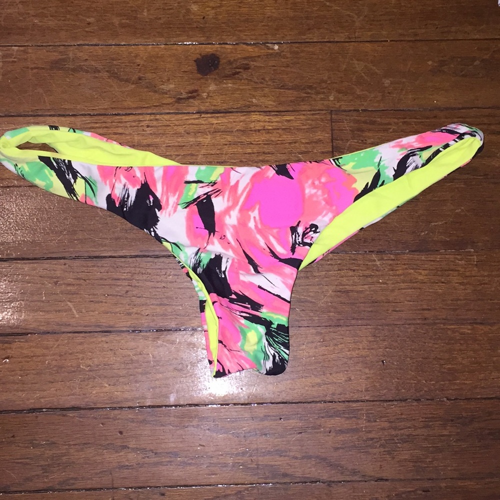 Reversible cheeky bikini thong